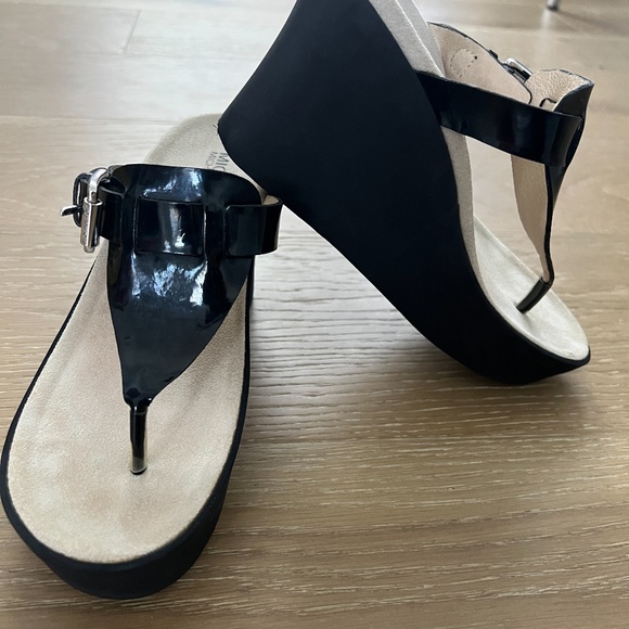 Michael Kors Wedge Sandal Black - lightly used - size 6 - Picture 4 of 5
